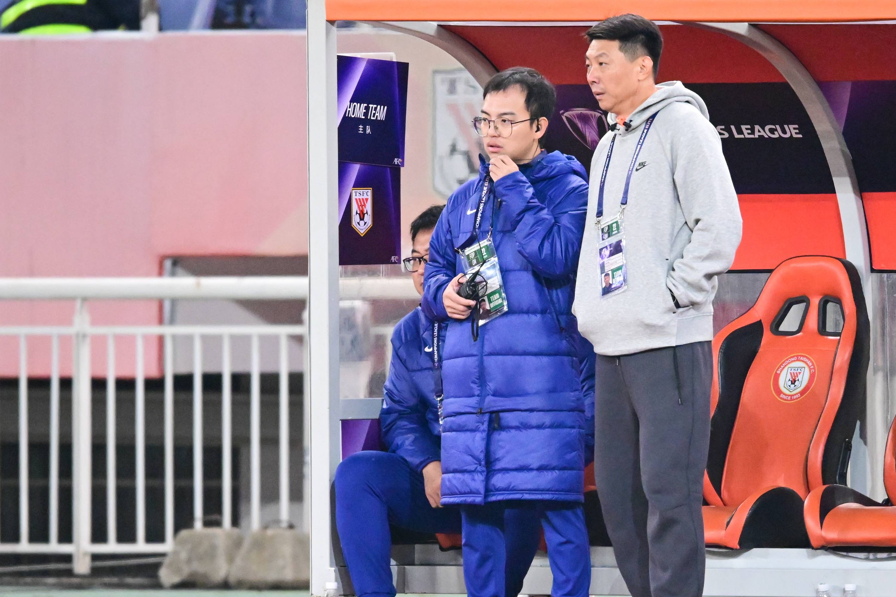 关于海港遭遇争议红牌，泰山乘势反超比分完成逆转的信息