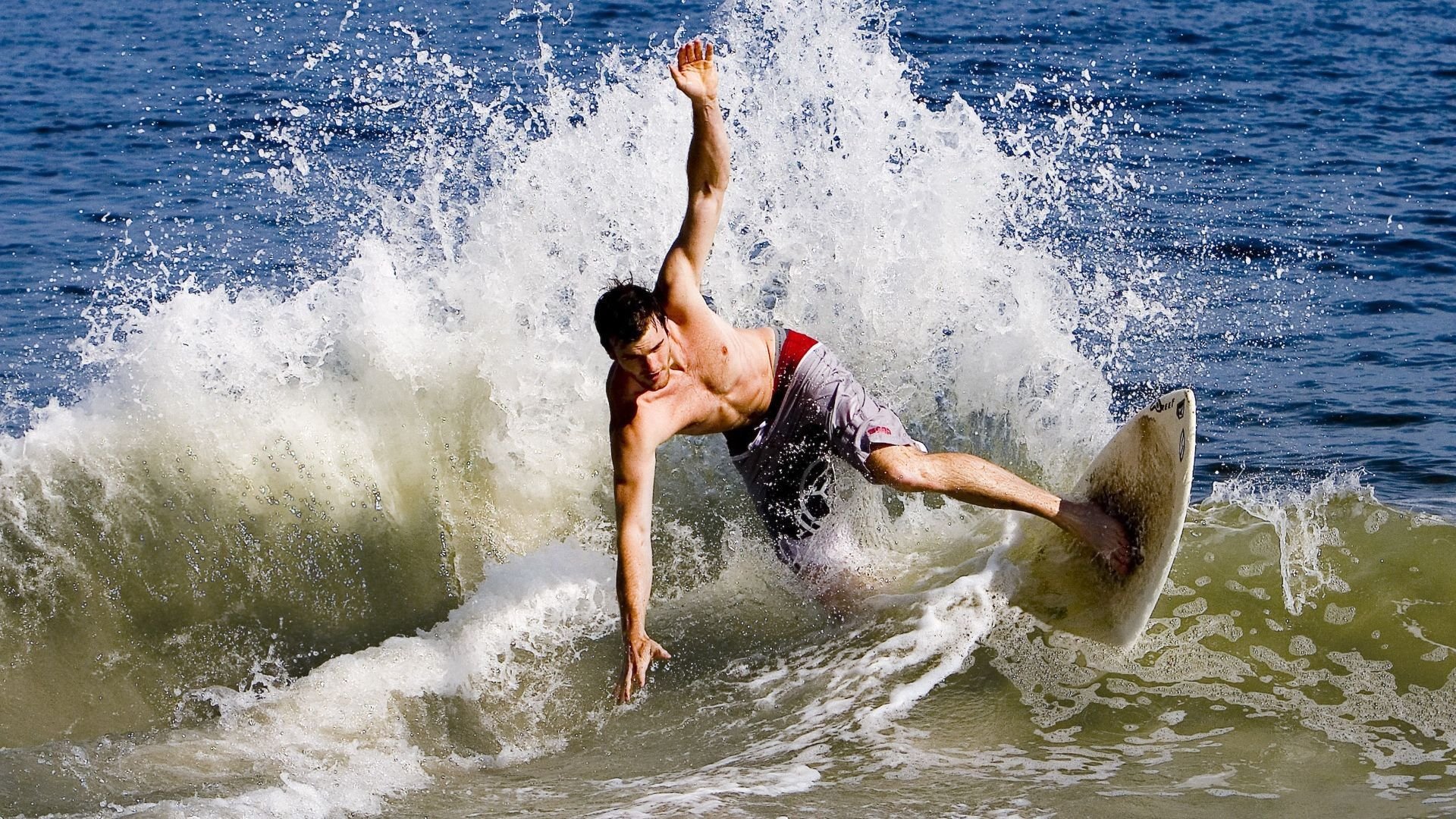 东契奇赛事官方发布爆冷新规，巴塞罗那争议不断！